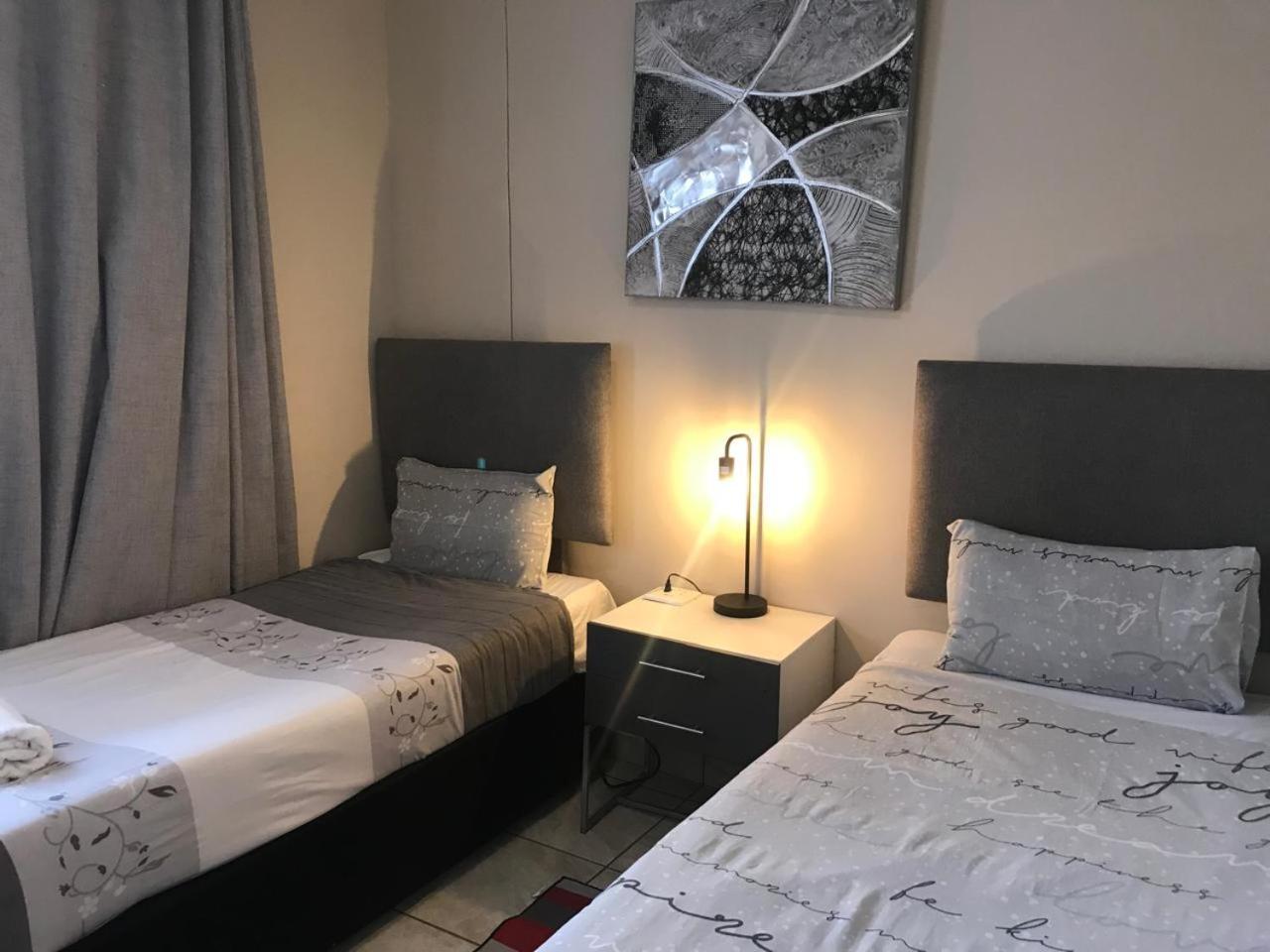 Menlyn Maine Apartments, Menlyn Place Pretoria-Noord Esterno foto