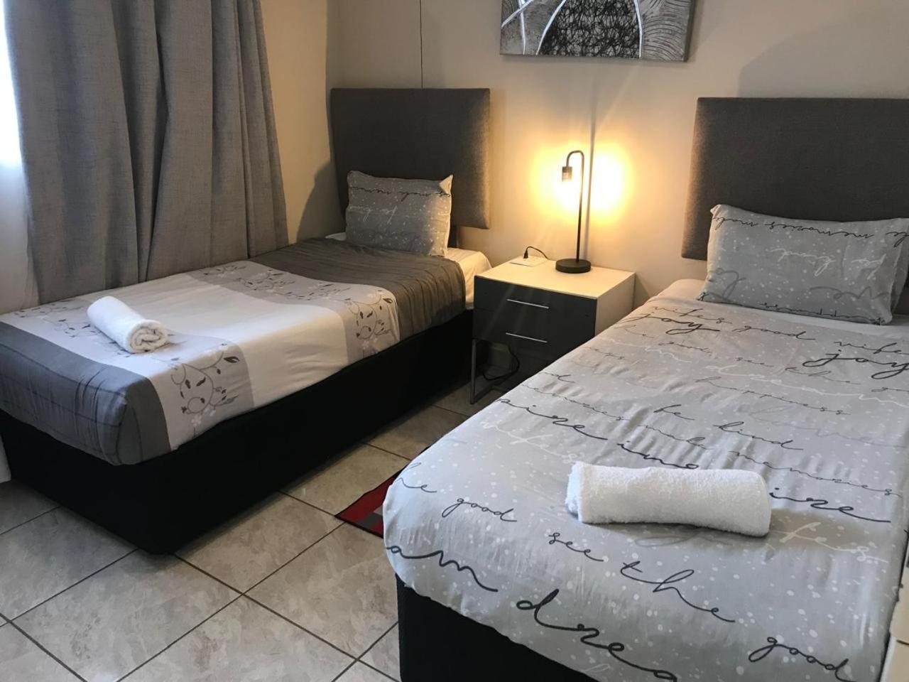Menlyn Maine Apartments, Menlyn Place Pretoria-Noord Esterno foto