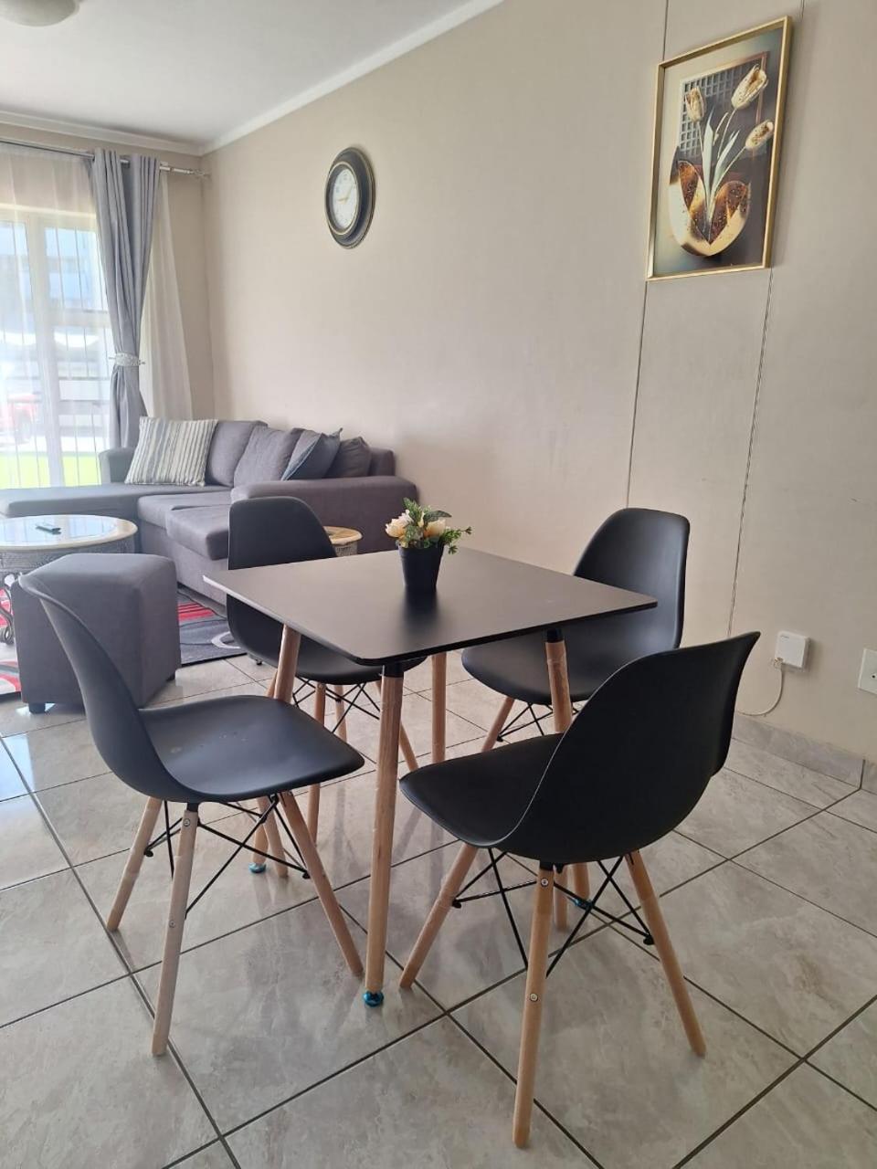 Menlyn Maine Apartments, Menlyn Place Pretoria-Noord Esterno foto